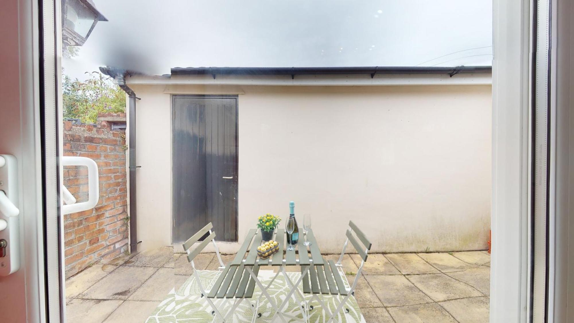 Cosy Cardiff Apartment And Patio Exterior photo