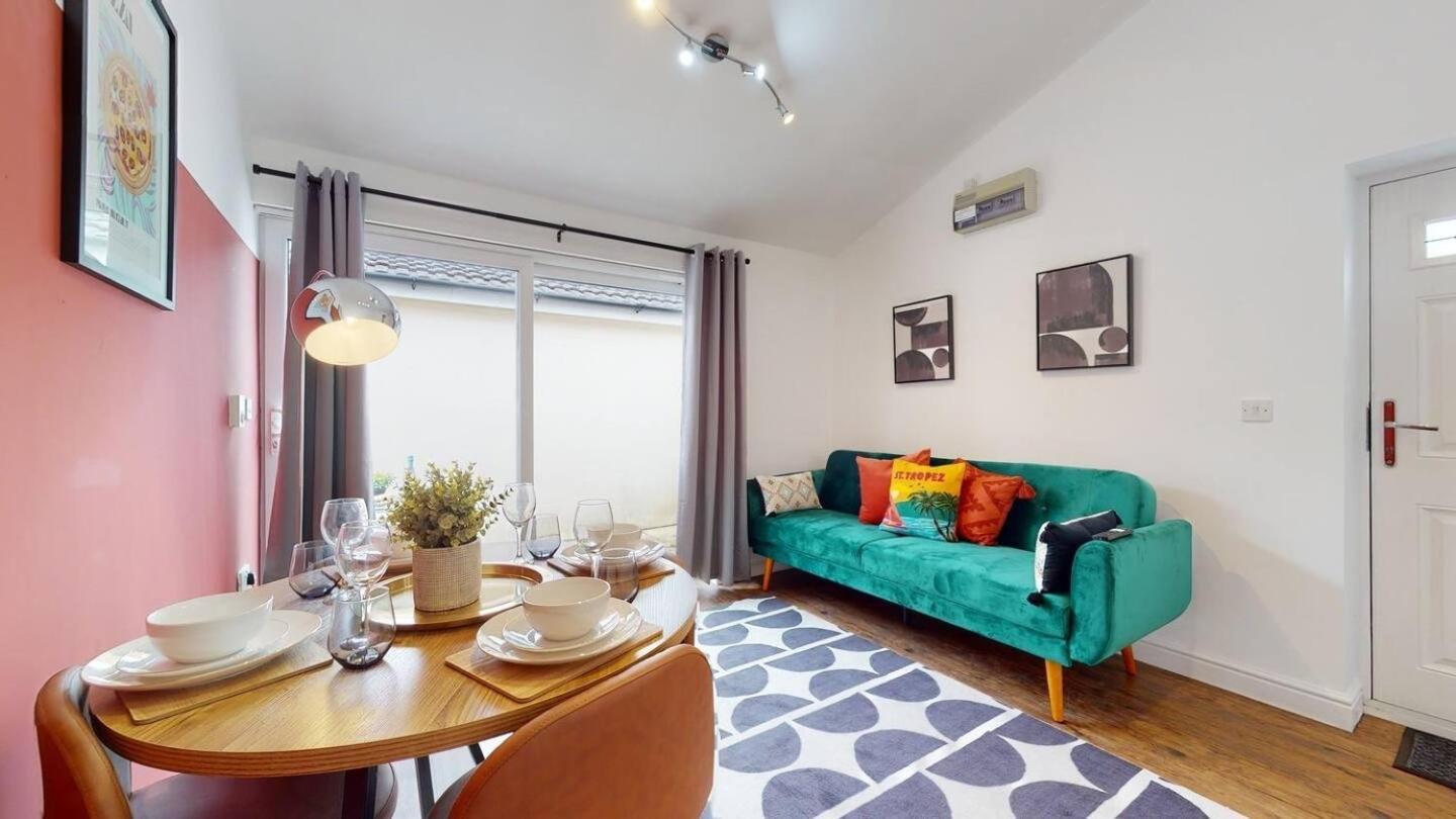 Cosy Cardiff Apartment And Patio Exterior photo