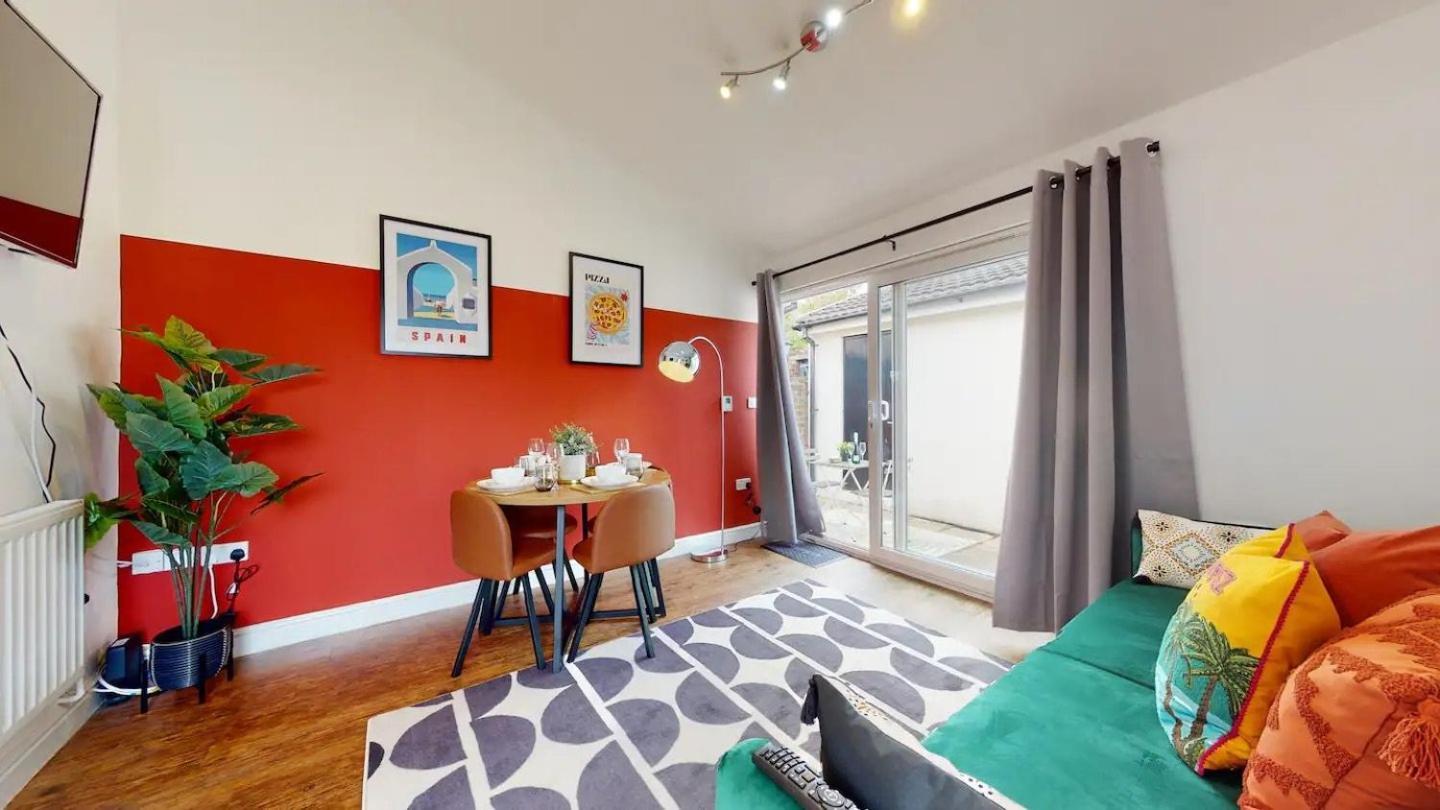 Cosy Cardiff Apartment And Patio Exterior photo